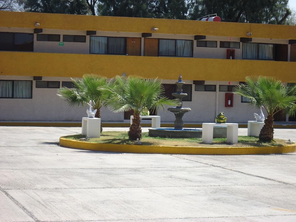 Oyo Hotel Casa Real Matehuala Esterno foto