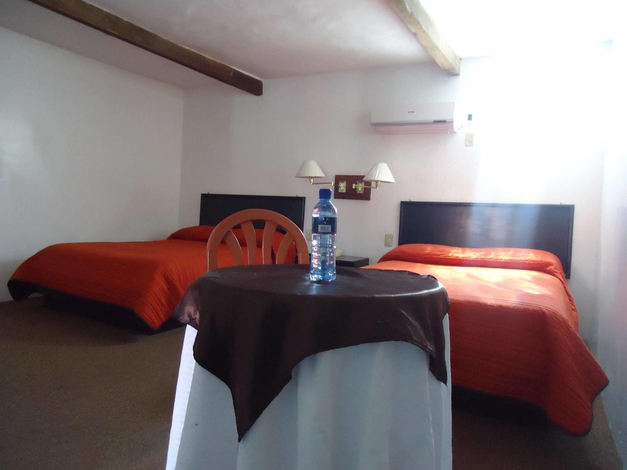 Oyo Hotel Casa Real Matehuala Esterno foto